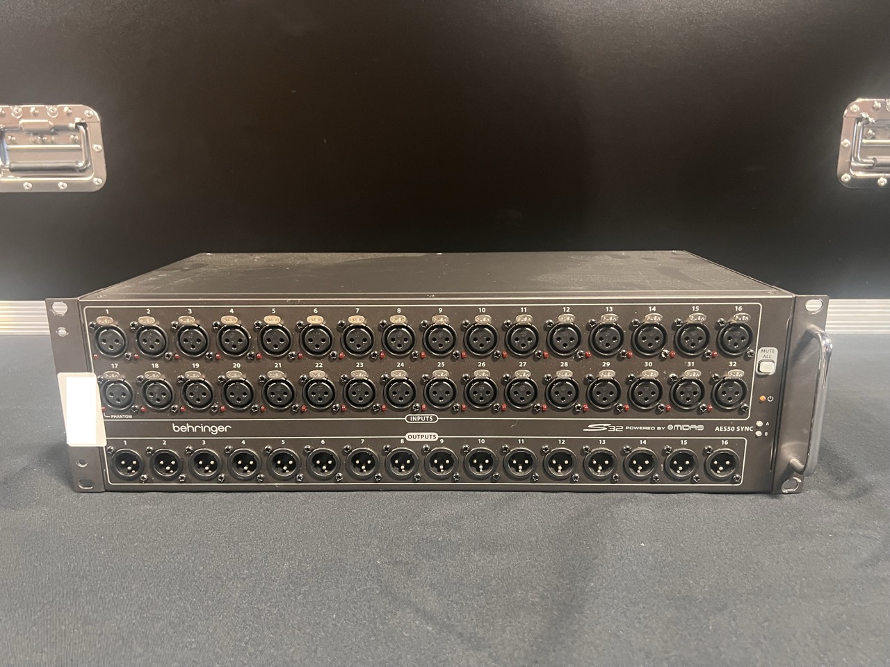 Behringer S32 32 channel stagebox