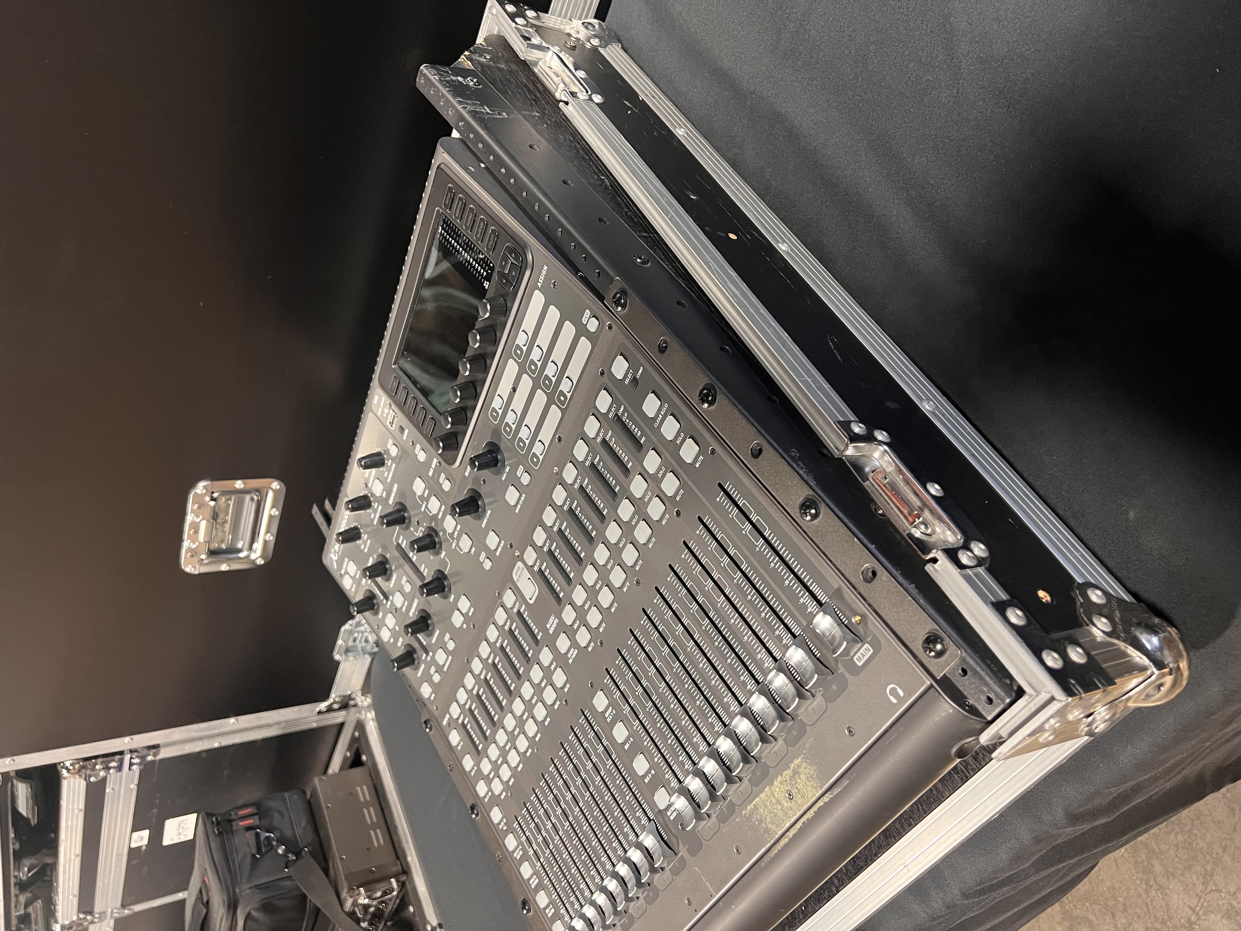 Behringer X32 Producer gallery image 3