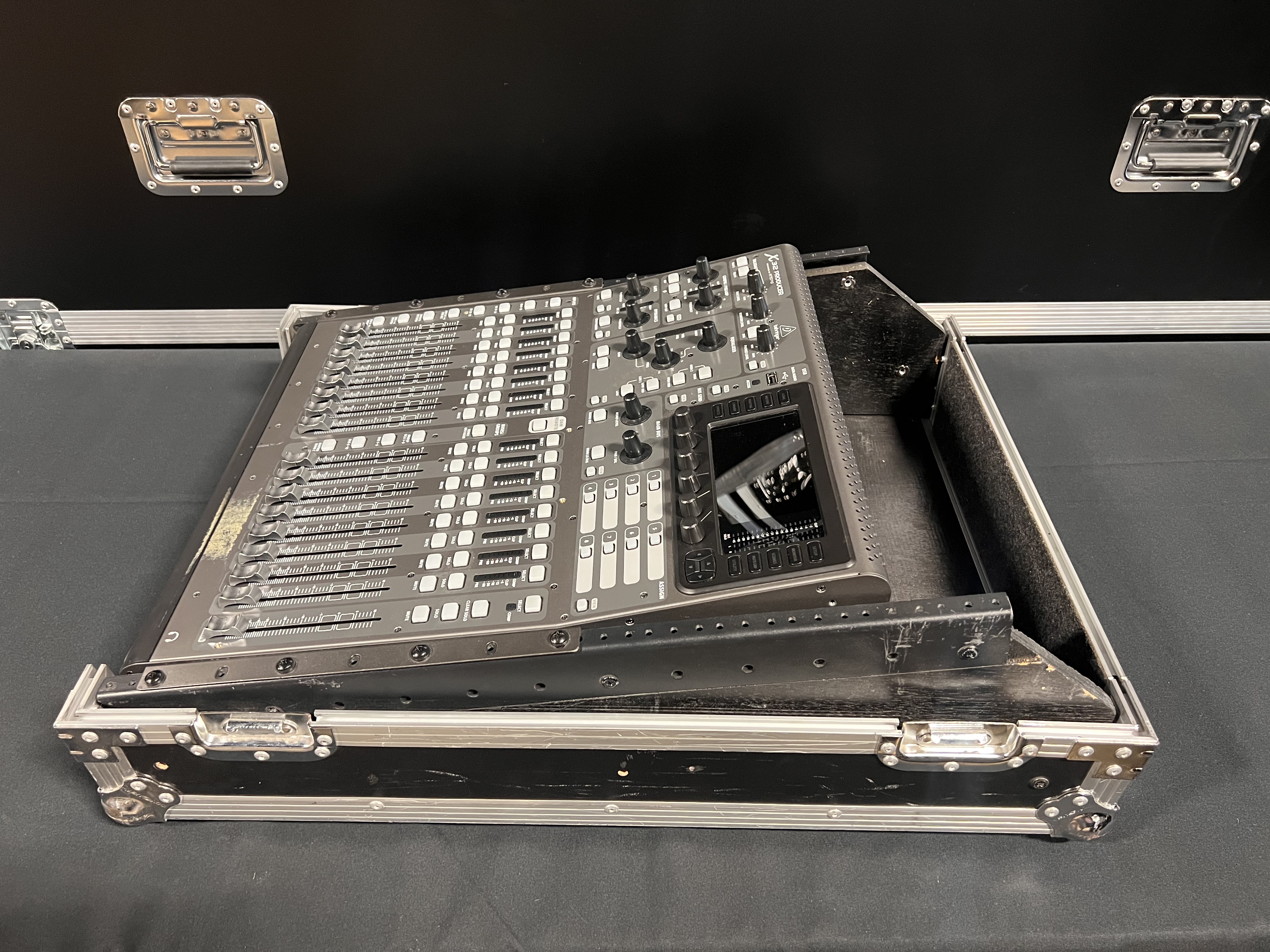 Behringer X32 Producer gallery image 5