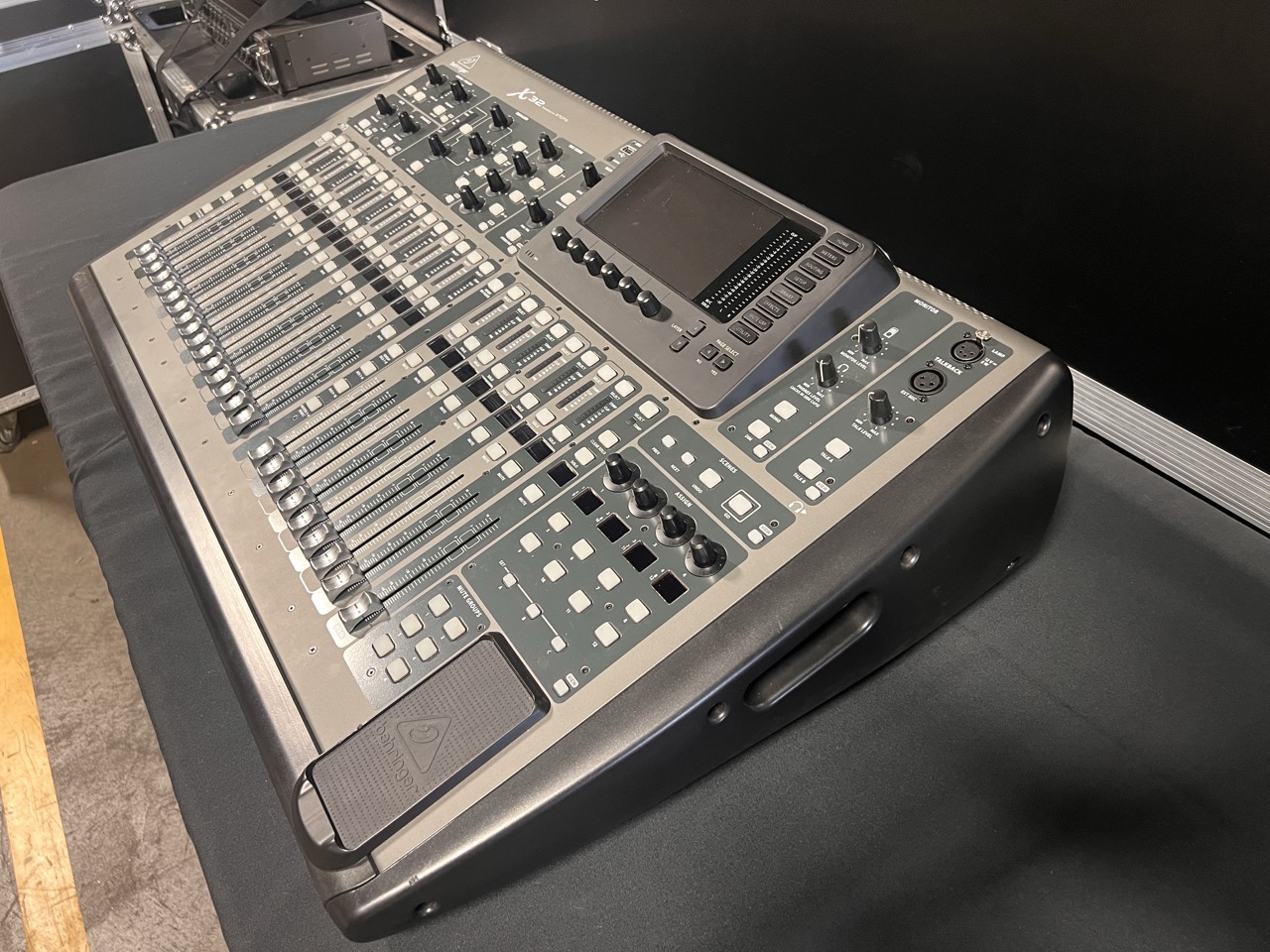 Behringer X32 Full Size gallery image 1