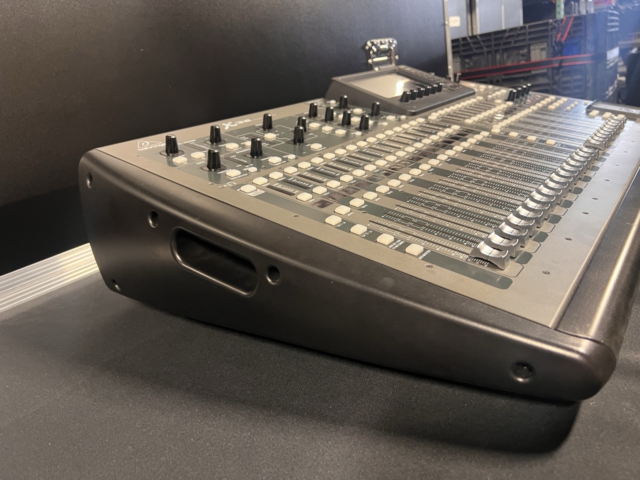 Behringer X32 Full Size gallery image 2