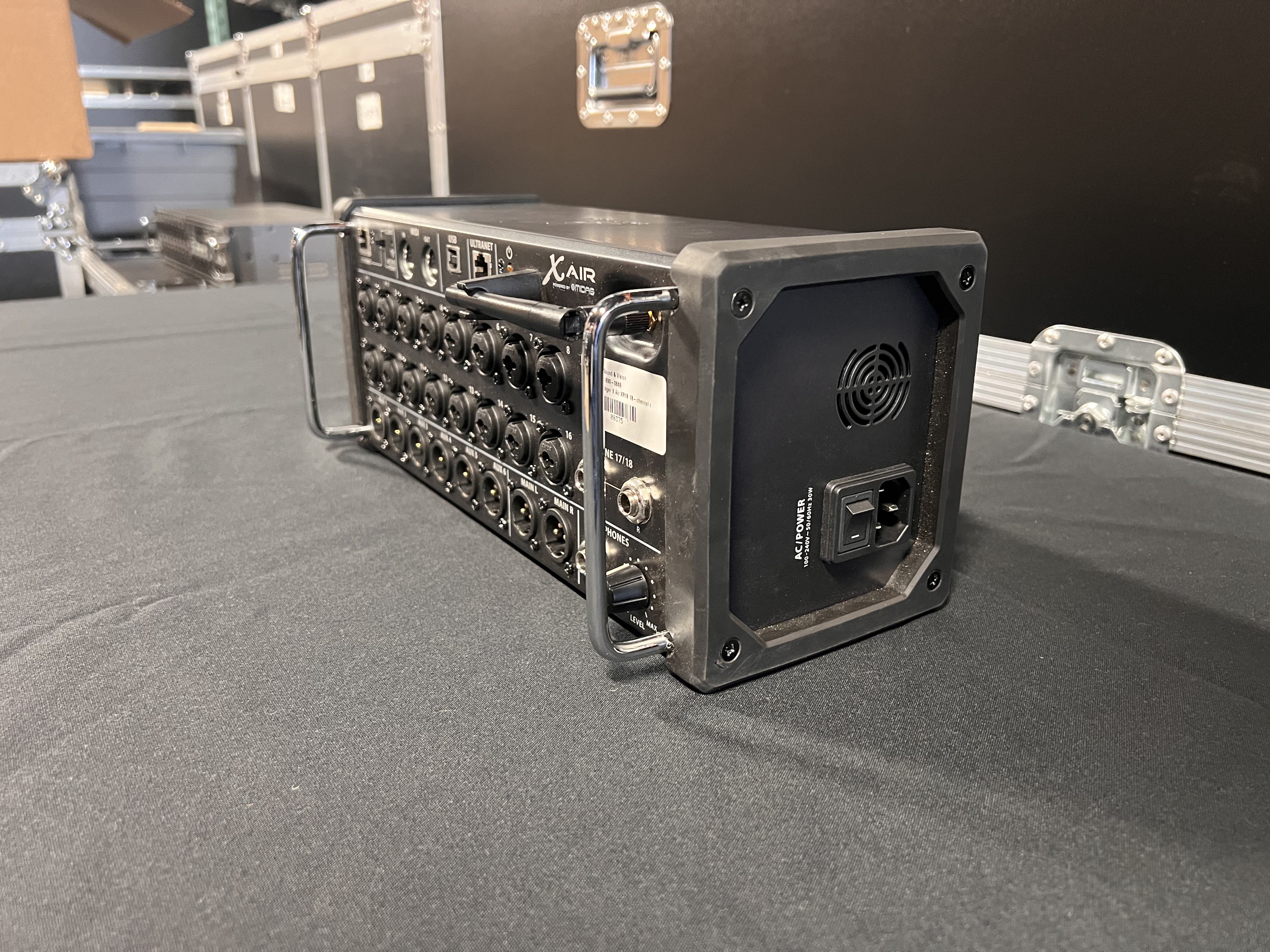 Behringer X Air XR18 Digital Mixer gallery image 3