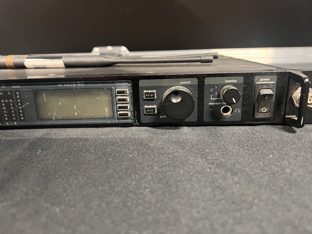 Shure UR4D Dual Channel Combo System gallery image 5