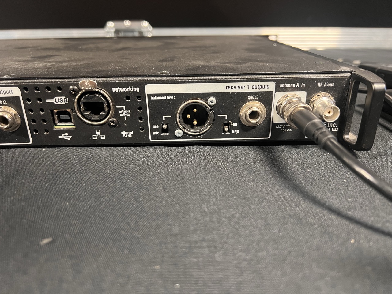Shure UR4D Dual Channel Combo System gallery image 7