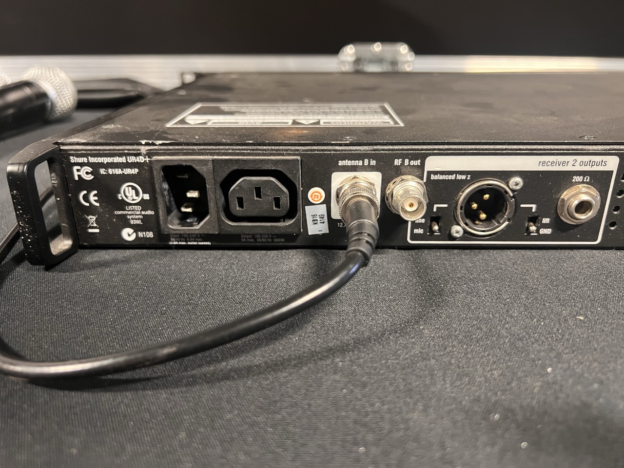 Shure UR4D Dual Channel Combo System gallery image 6